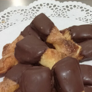 Lacitos de hojaldre y chocolate (sin gluten)